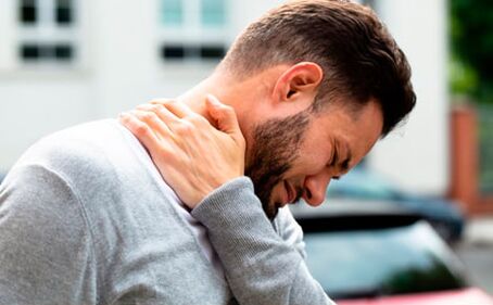 If your neck hurts, you should understand the causes of the pain.